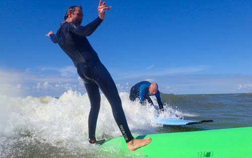 golfsurf Zandvoort. surf met je bedrijf of vrienden in Zandvoort en ervaar de zee op zijn beste! Probeer het snel uit! golfsurfen zandvoort